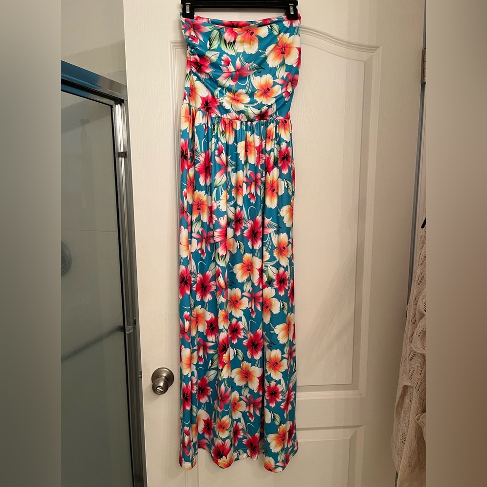 SOLD Beautiful long strapless dress Glory Star
